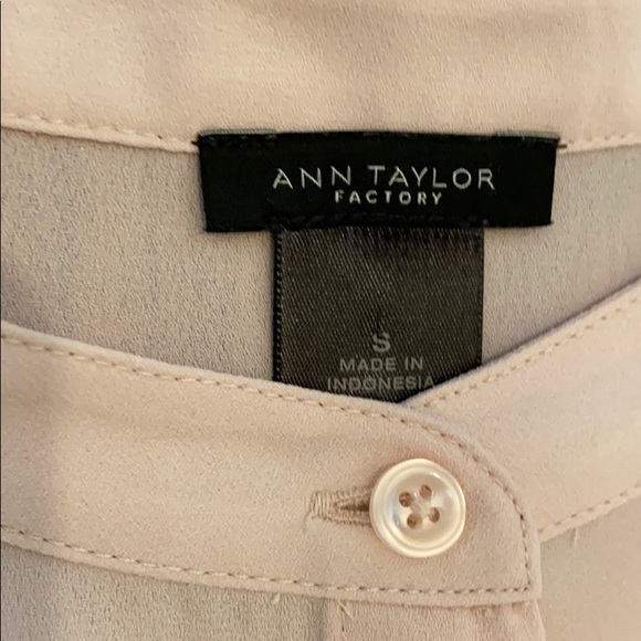 Blush Crepe Blouse. Crepe fabric, great style - Picture 2 of 5